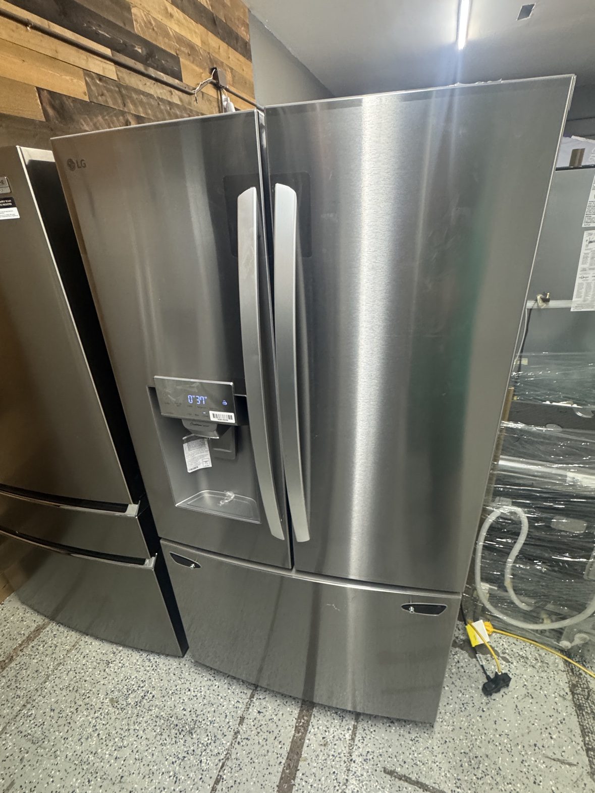 NEW LG 28 cu ft French Door Refrigerator with Ice and Water Dispenser - Stainless